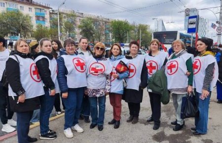 Коллектив детской поликлиники №4 прошёл в колонне «Бессмертного полка» с портретами своих близких. Коллектив детской поликлиники №4 прошёл в колонне «Бессмертного полка» с портретами своих близких.